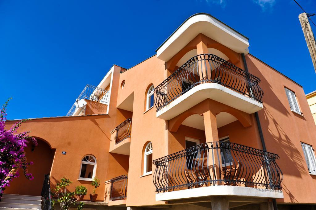 Apartments Poljski Put V Новаля Екстериор снимка