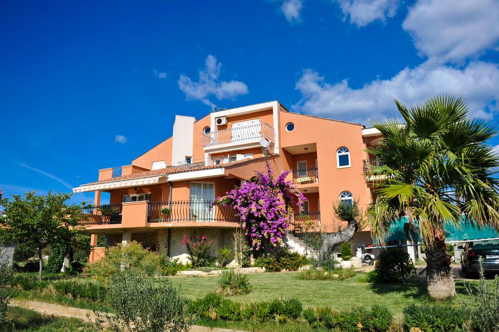 Apartments Poljski Put V Новаля Екстериор снимка