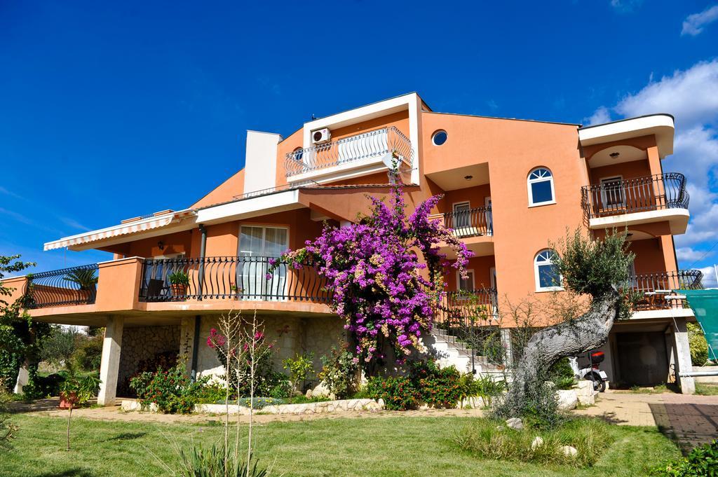 Apartments Poljski Put V Новаля Екстериор снимка